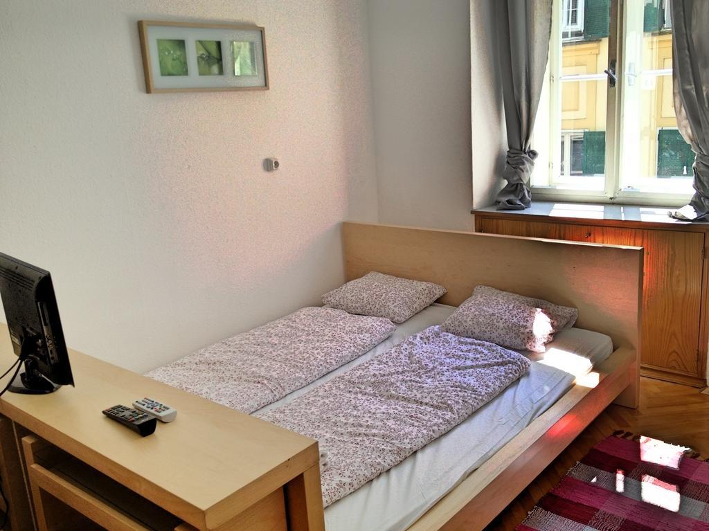 Apartment Jakominiplatz Graz Bilik gambar